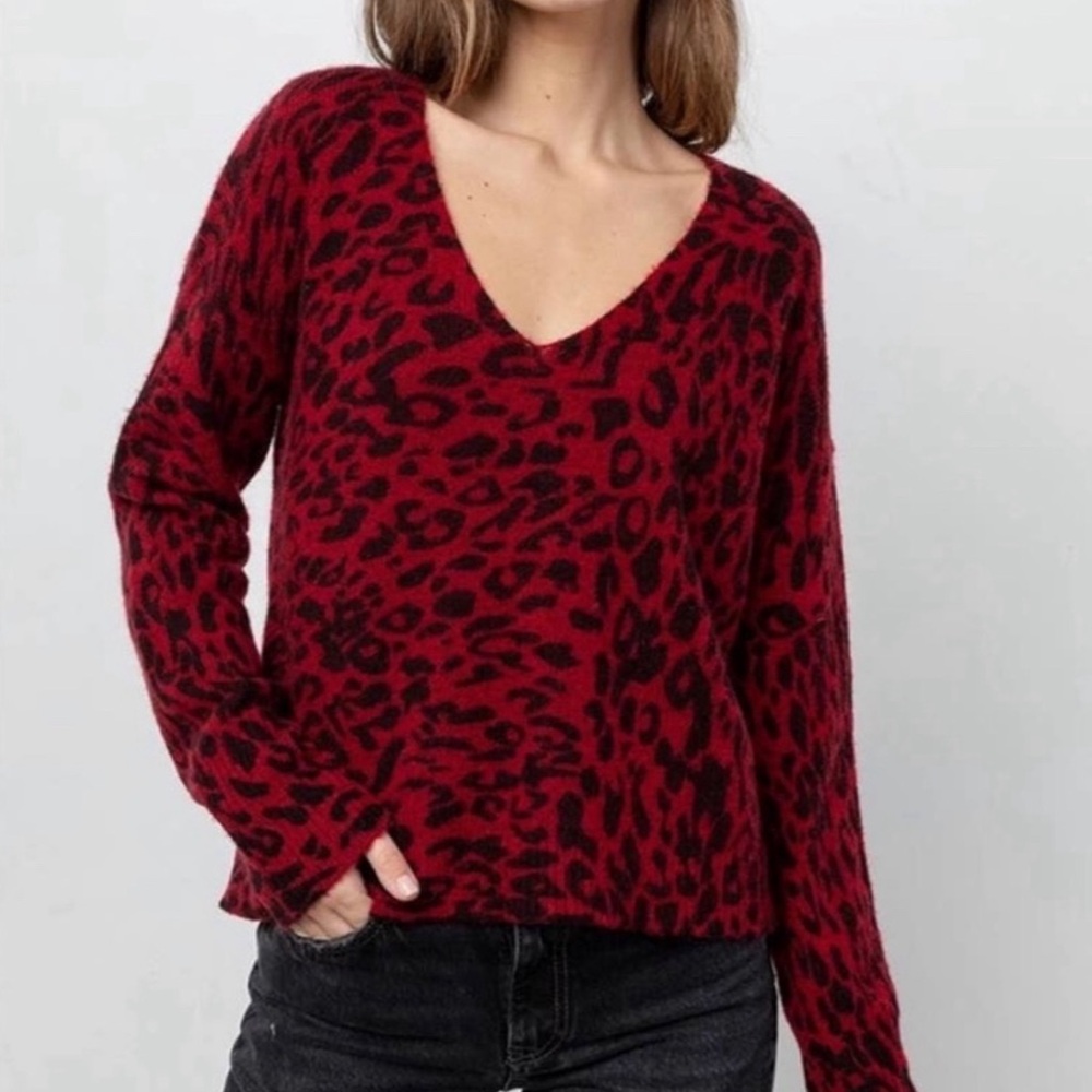 NWOT Rails Cashmere Blend Gracie Red Leopard Print V-neck Sweater, Size XS.